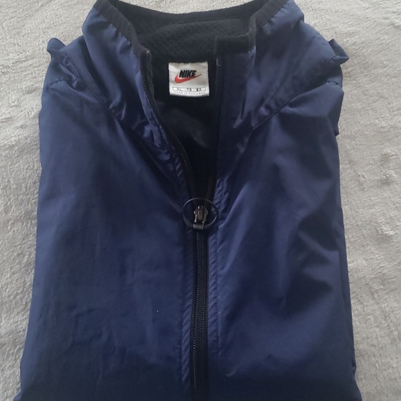 Nike - Picture 3 of 15